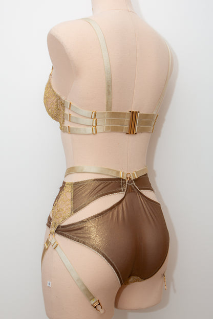 SAMPLE Ara Gold Lace & Foiled Mesh Set - KL 10 Bra, UK 10 Suspender, UK 12 Briefs